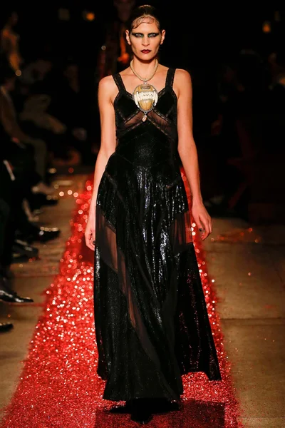 Look 60